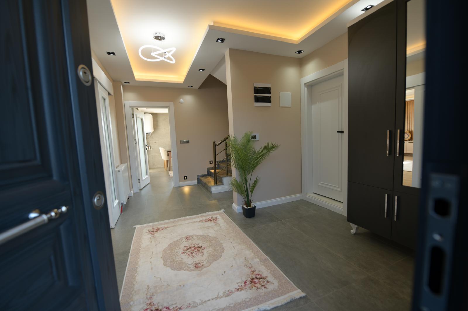 ARAKLI HÜRRİYET MAHALLESİNDE HAVUZLU LÜKS SATILIK VİLLALAR